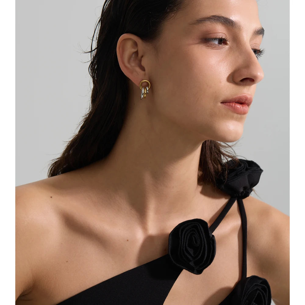 Geometric earrings in gold-plated stainless steel.