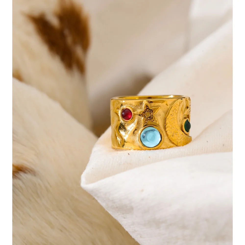 Glass star moon ring in 18K gold-plated stainless steel.