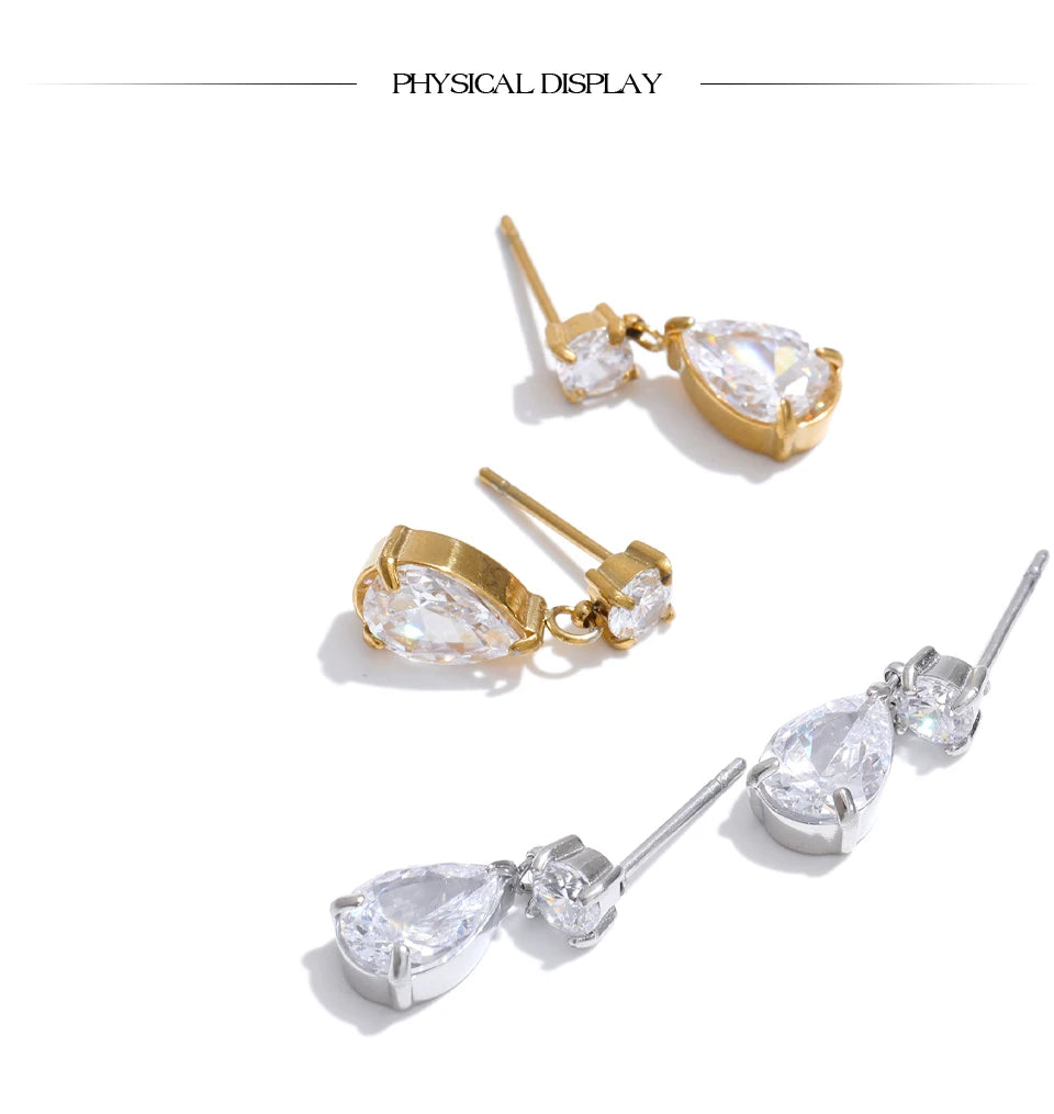Cubic zirconia geometric earrings in gold-plated stainless steel with cubic zirconia.
