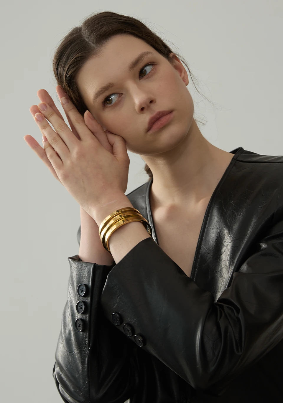 Geometric bracelet in gold-plated stainless steel.