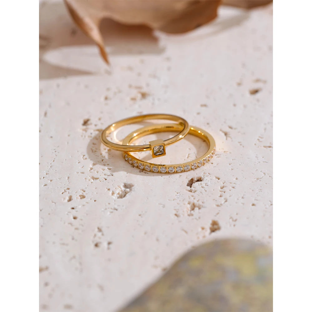 Cubic zirconia geometric ring in 18K gold-plated stainless steel with cubic zirconia.