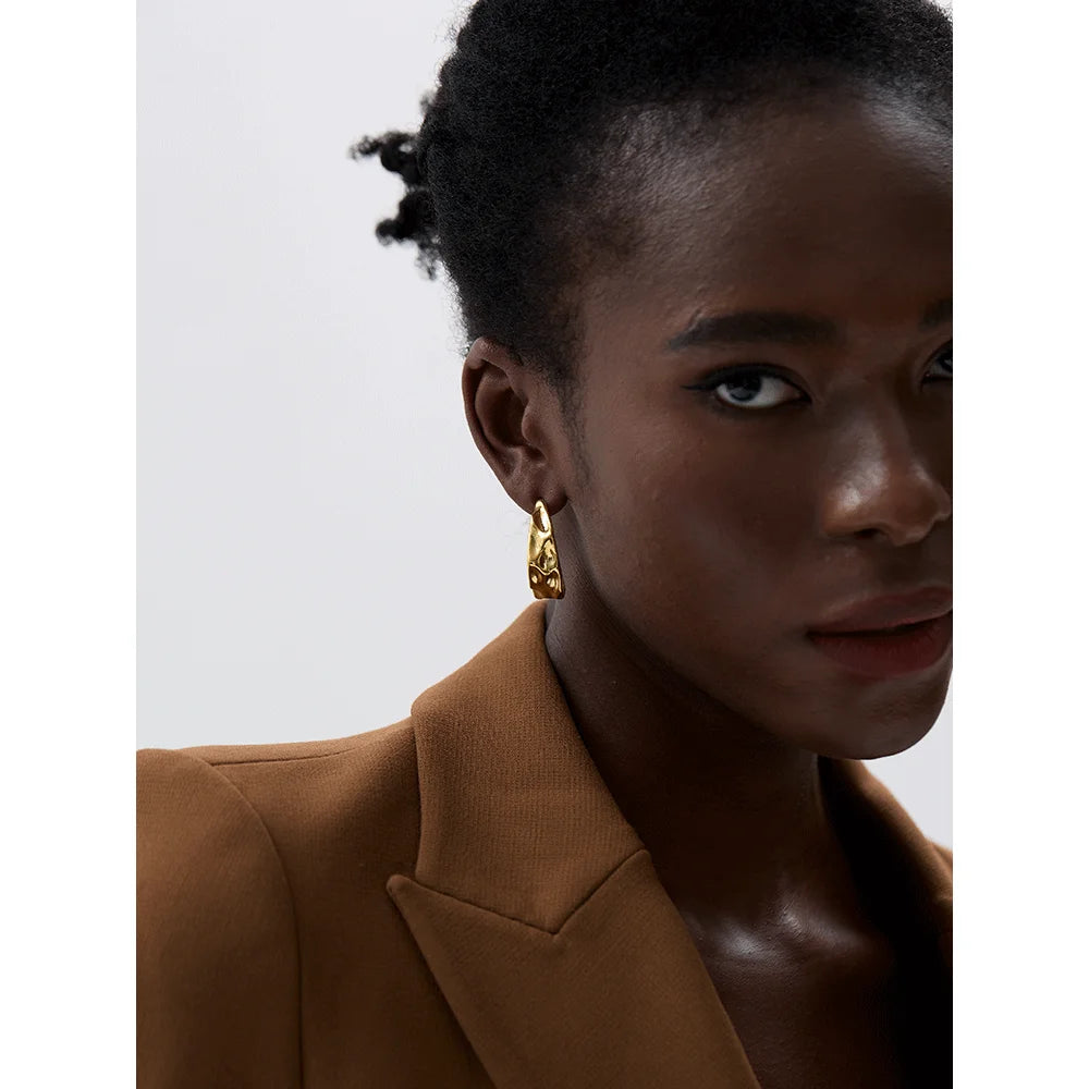 Geometric earrings in gold-plated 316L stainless steel.