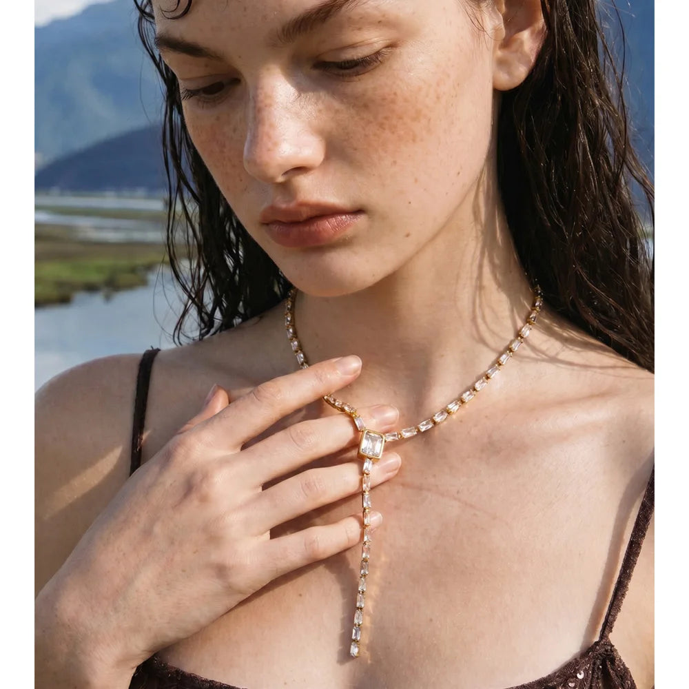 Cubic zirconia geometric chain necklace in gold-plated stainless steel with cubic zirconia.