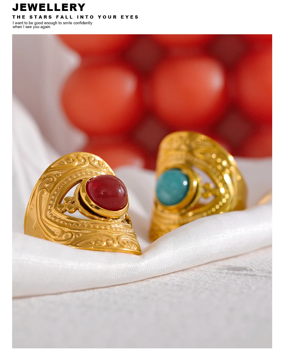 Red natural stone vintage ring in gold-plated stainless steel with natural stone.