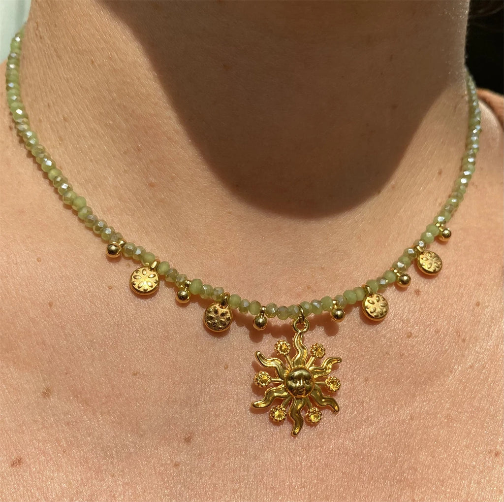 Vintage Sun Natural Stone Necklace Beaded Clavicle Chain Gold Coin Pendant Gold Plated Color Preserving