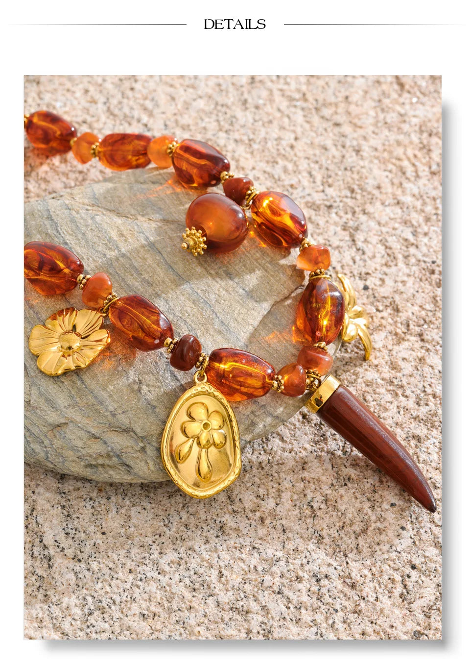 Amber resin flower necklace in gold-plated stainless steel with resin.