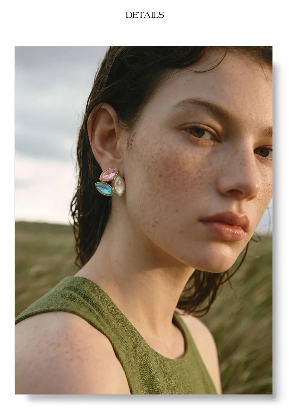 White crystal flower earrings in gold-plated stainless steel with crystal.
