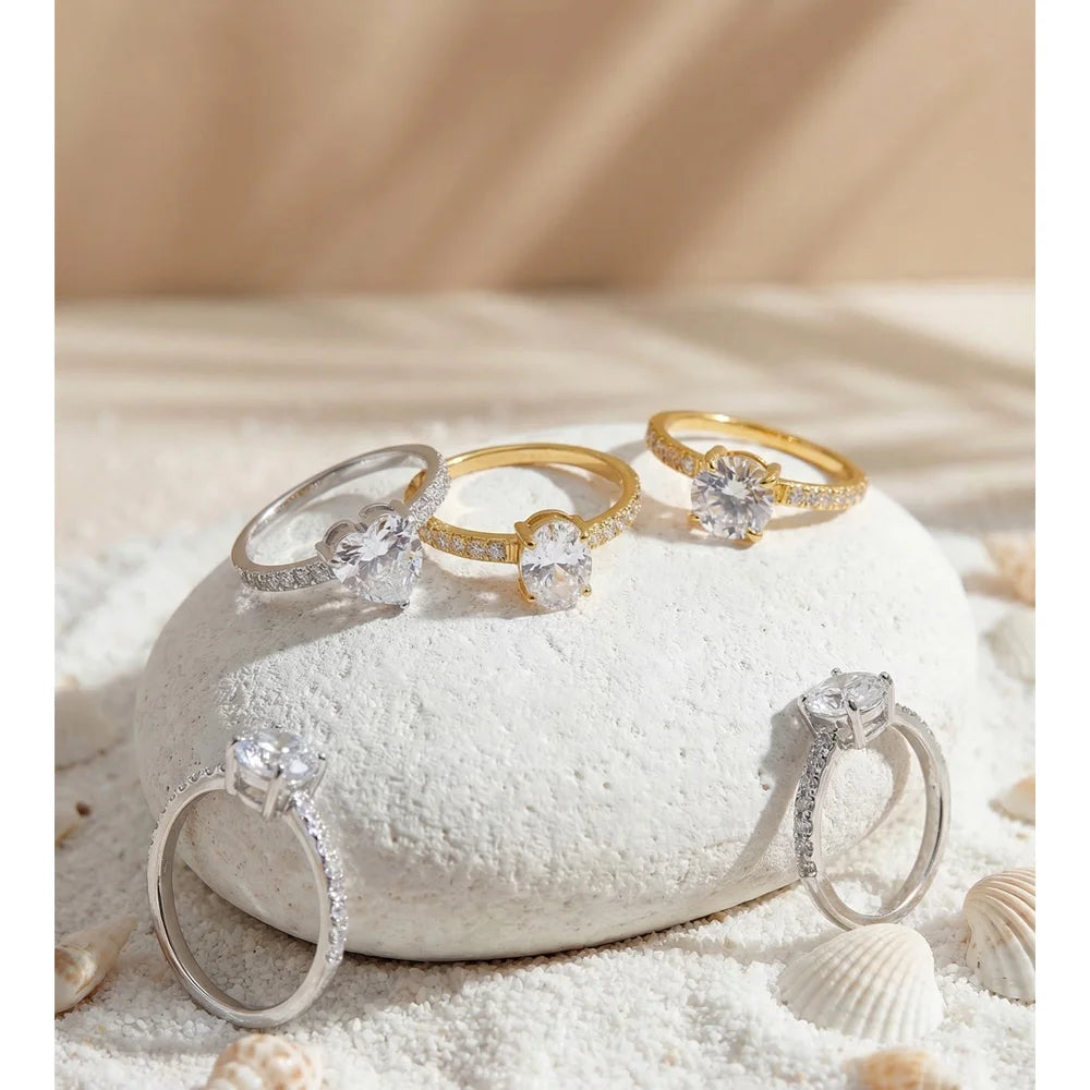 Cubic zirconia heart ring in gold-plated stainless steel with cubic zirconia.