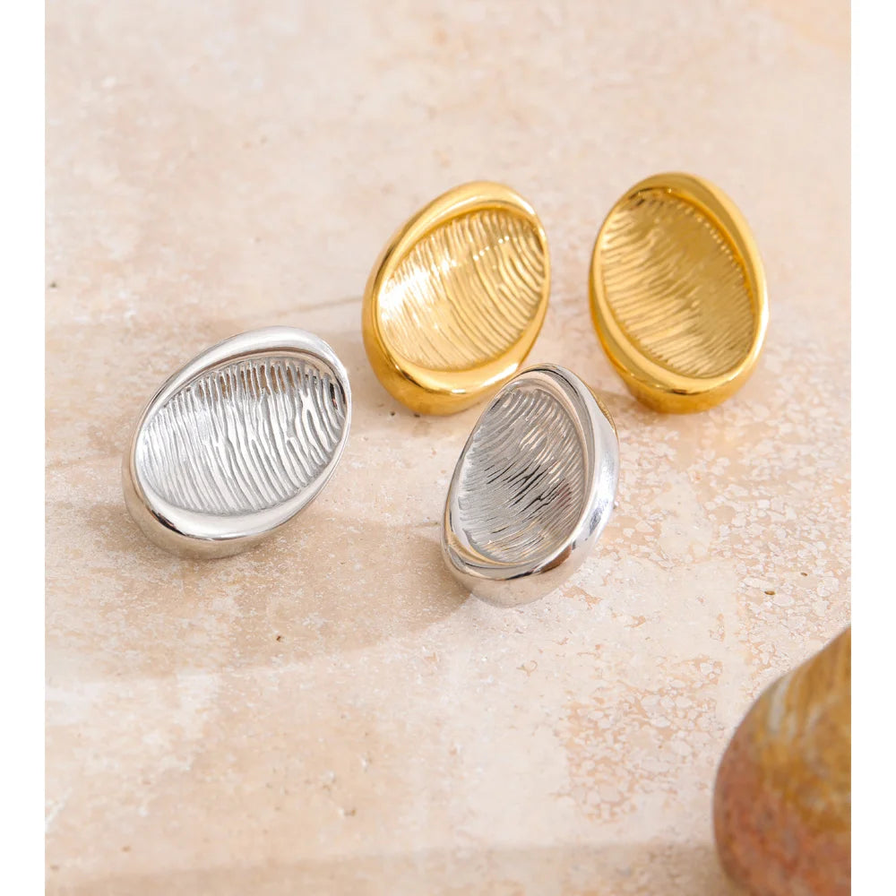 Geometric earrings in gold-plated stainless steel.