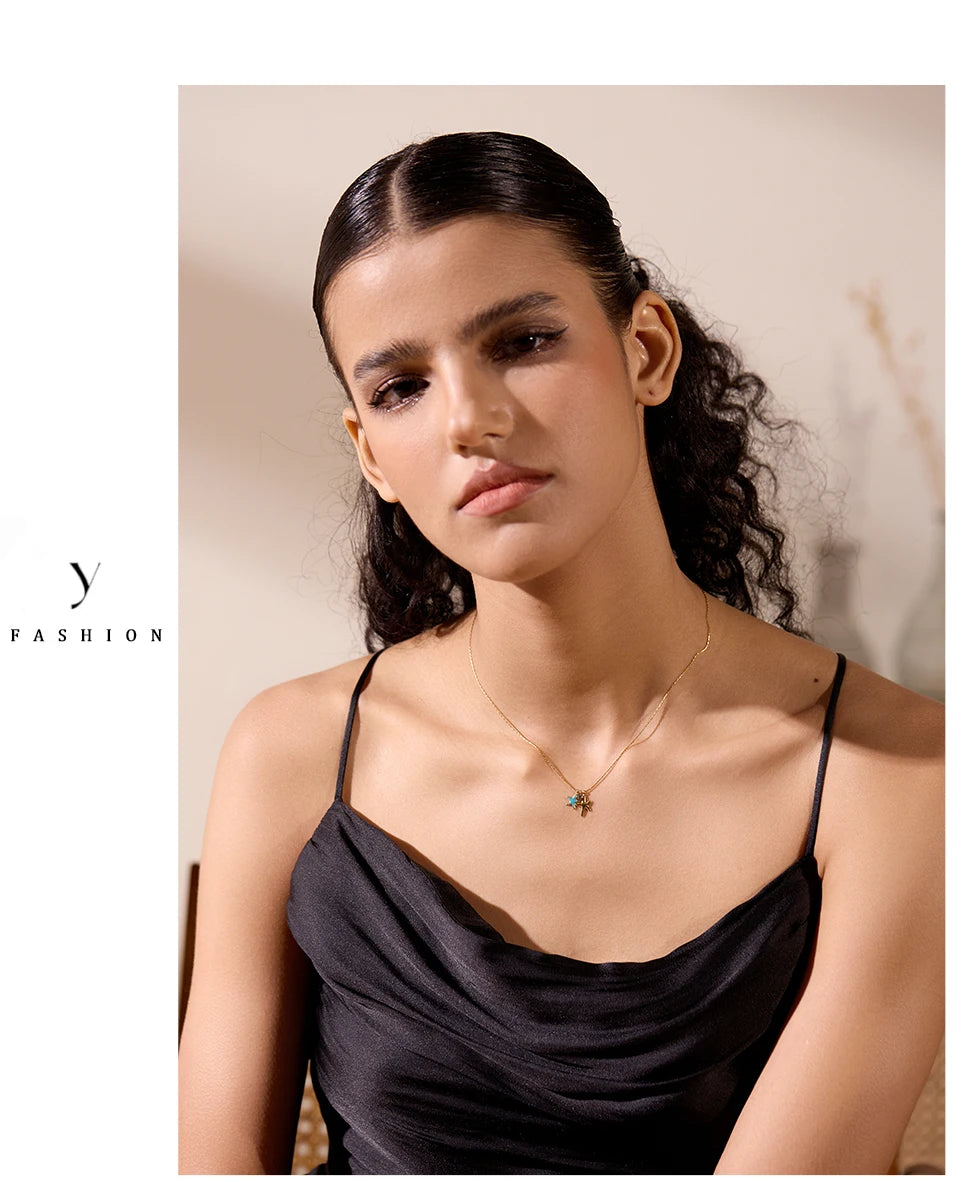Cubic zirconia star necklace in gold-plated stainless steel with cubic zirconia.