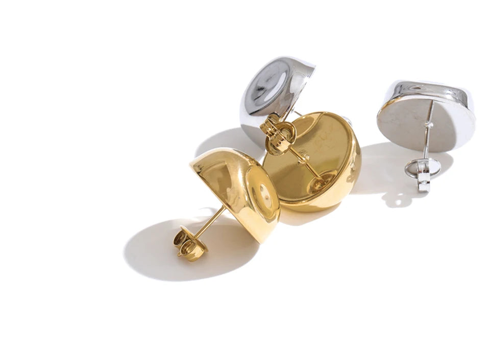 Geometric earrings in gold-plated stainless steel.
