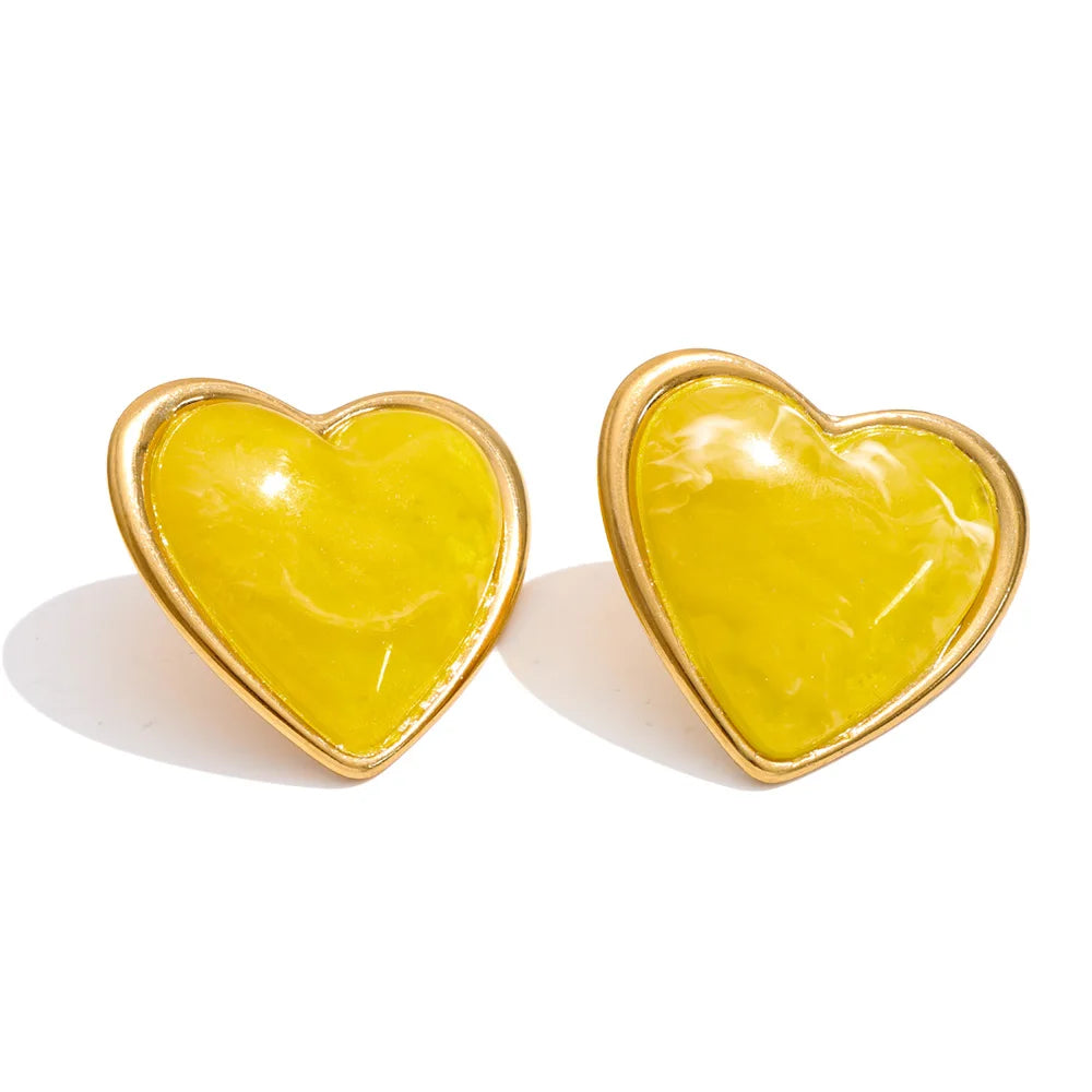 Resin acrylic heart earrings in gold-plated stainless steel with resin and acrylic.