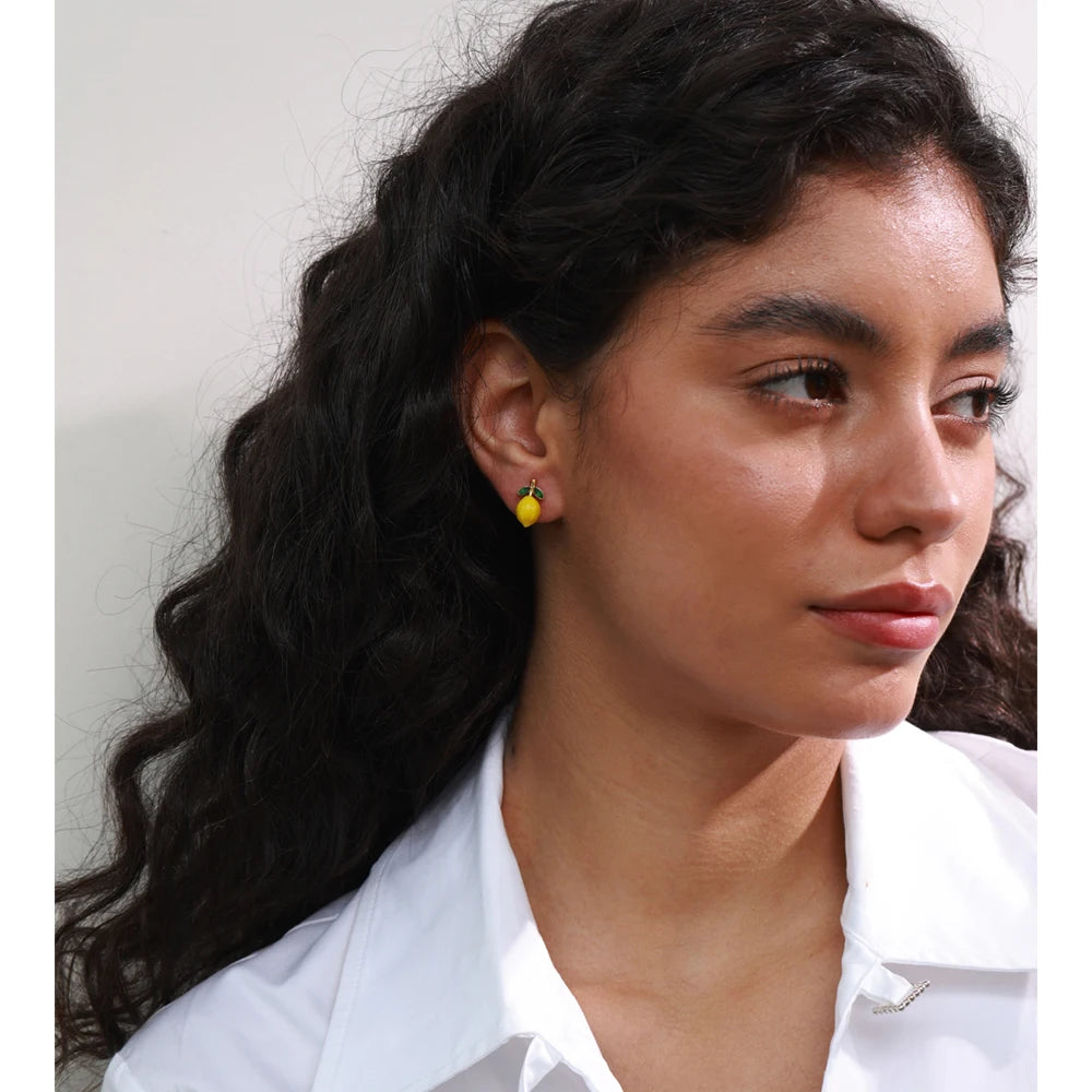 Cubic zirconia resin geometric earrings in gold-plated stainless steel with cubic zirconia and resin.