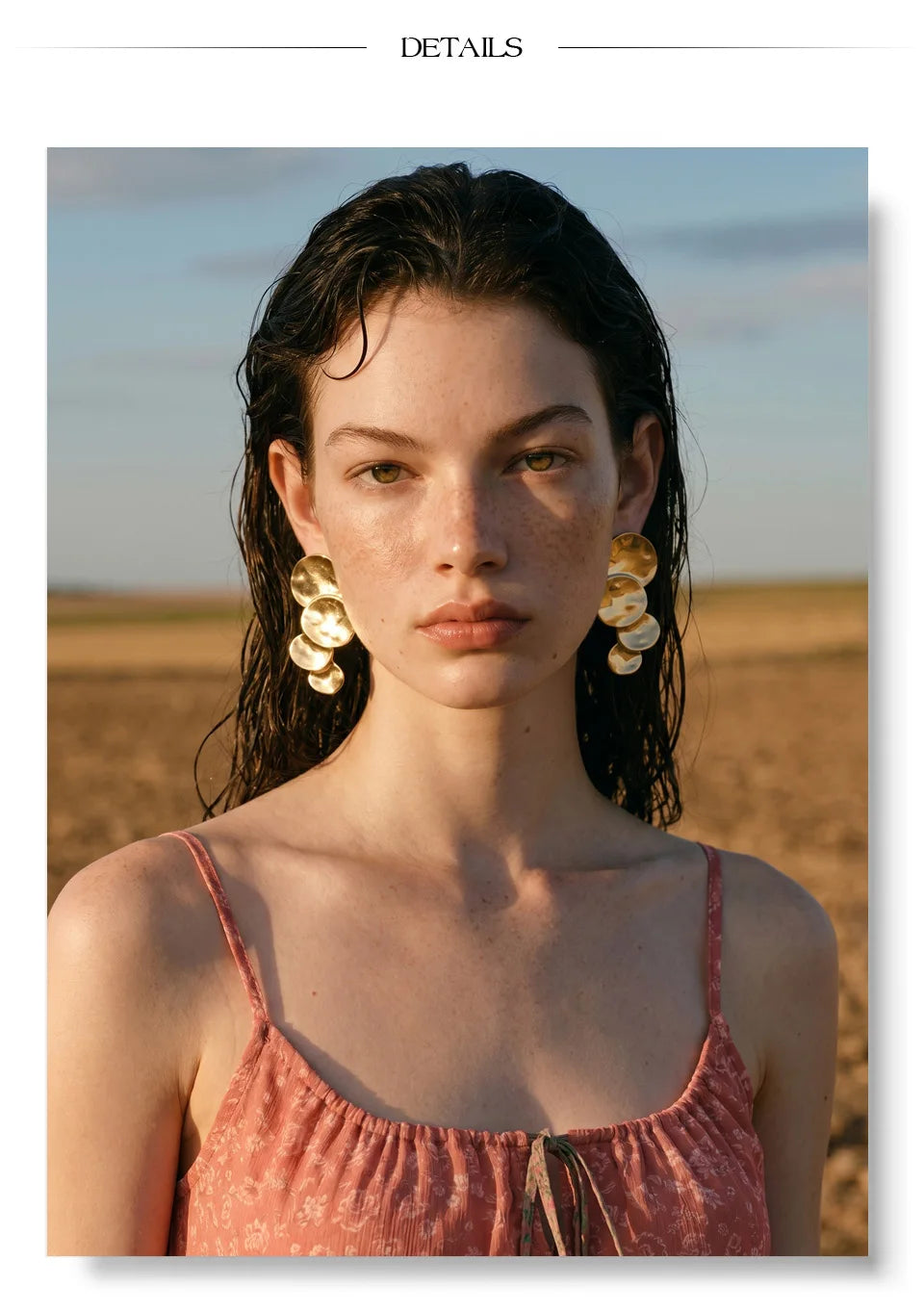 Geometric earrings in gold-plated stainless steel.
