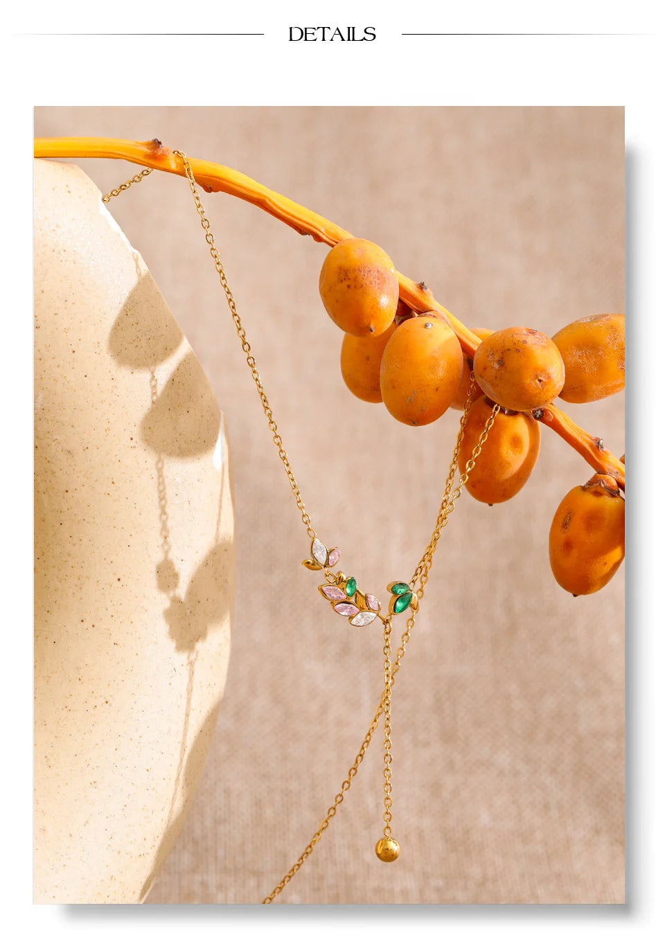 Cubic zirconia necklace in gold-plated stainless steel with cubic zirconia.