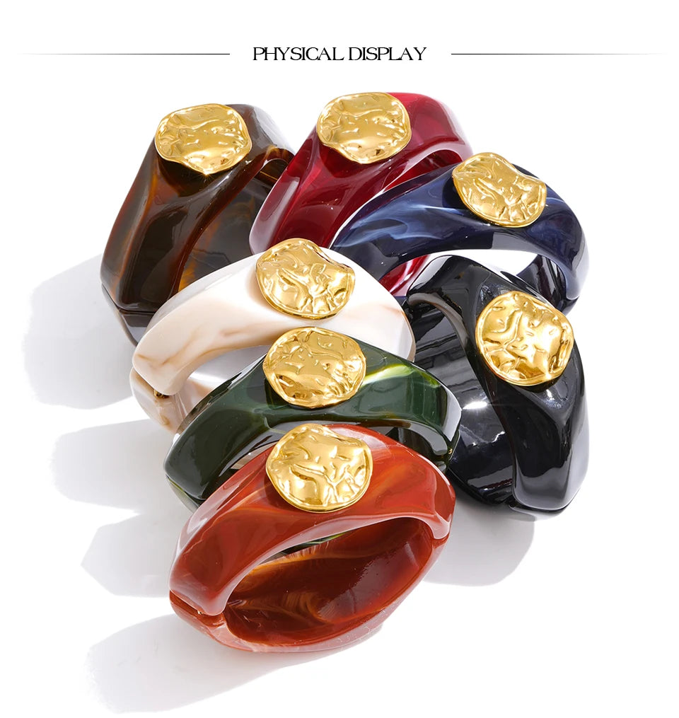 Resin multi-color geometric bracelet in gold-plated stainless steel with resin.