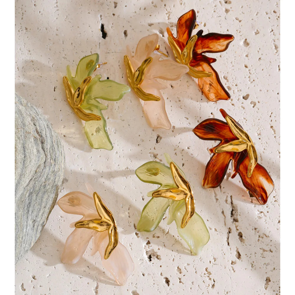 Green resin acrylic earrings in gold-plated stainless steel with resin and acrylic.