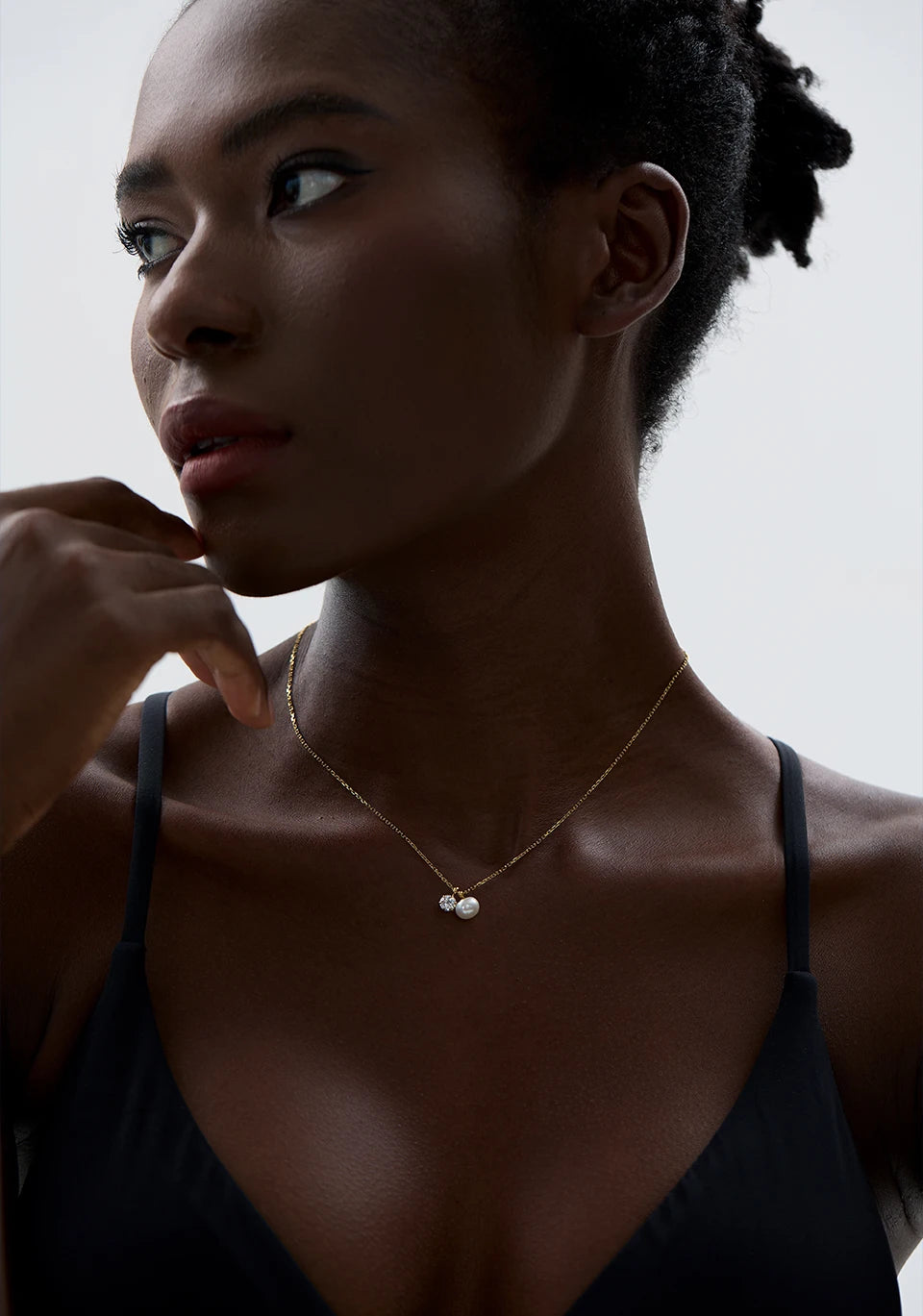 Cubic zirconia pearl geometric necklace in gold-plated stainless steel with pearl and cubic zirconia.