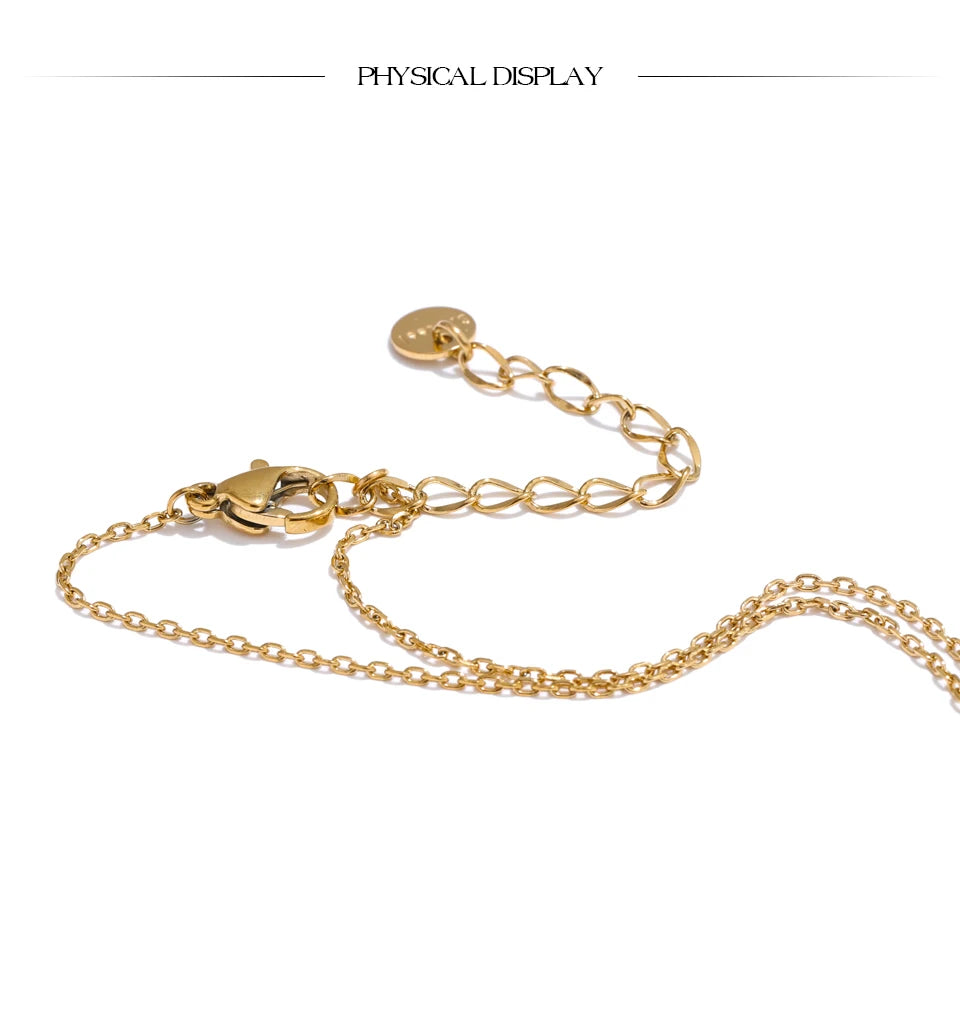 Natural stone geometric necklace in gold-plated stainless steel with natural stone.