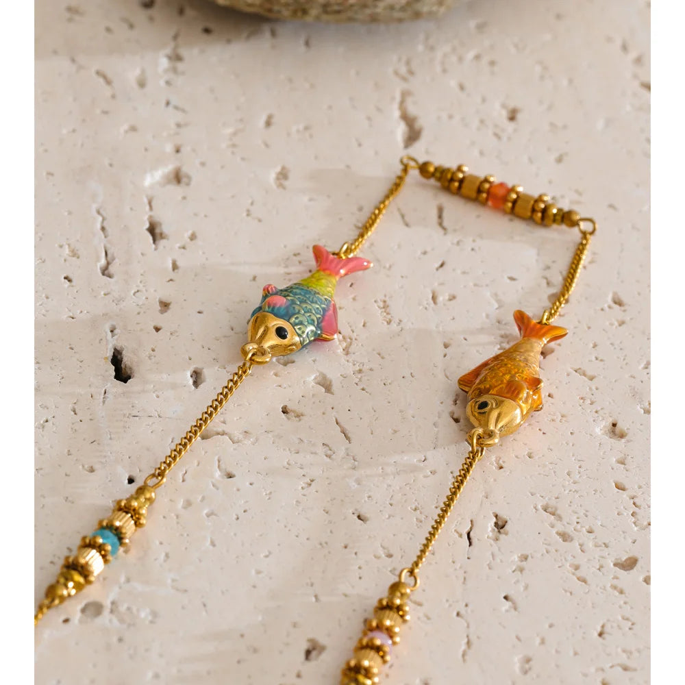 Enamel geometric chain necklace in gold-plated stainless steel with enamel.