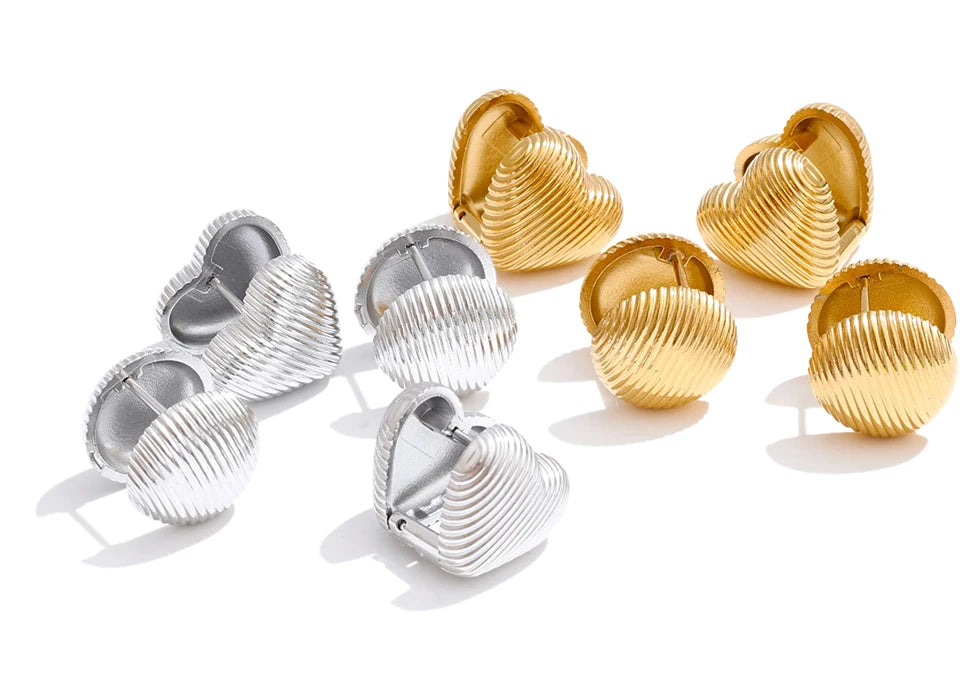 Heart minimalist geometric earrings in gold-plated stainless steel.