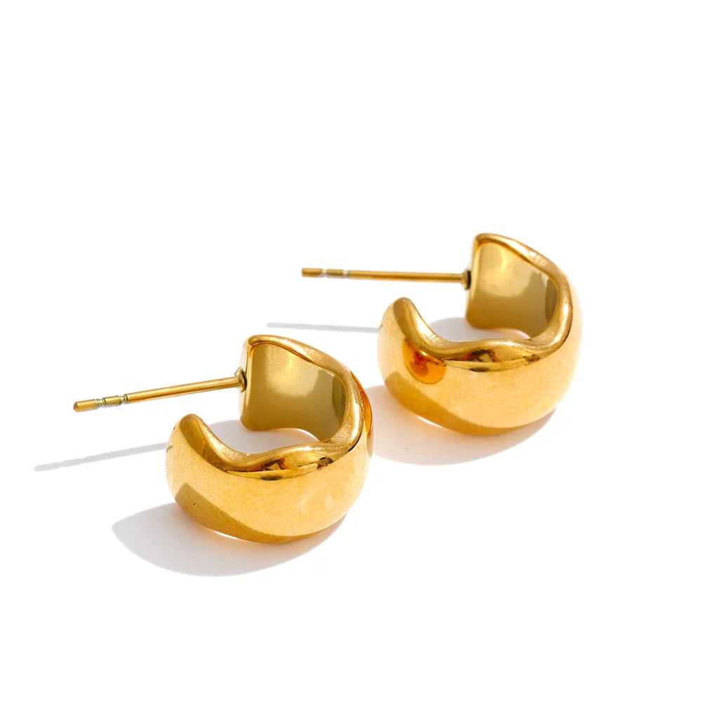 Geometric earrings in gold-plated stainless steel.