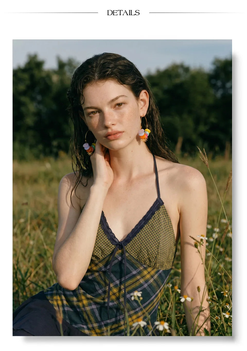 Resin sun geometric earrings in gold-plated stainless steel with resin.