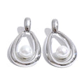Pearl geometric earrings in gold-plated stainless steel with pearl.