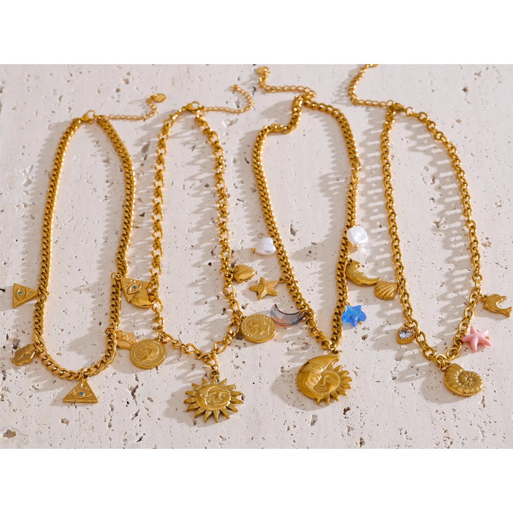 Sun geometric necklace in gold-plated stainless steel.