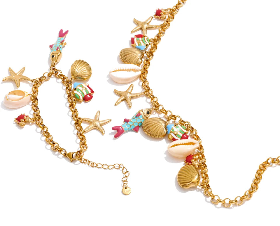 Shell enamel star necklace in gold-plated stainless steel with shell and enamel.