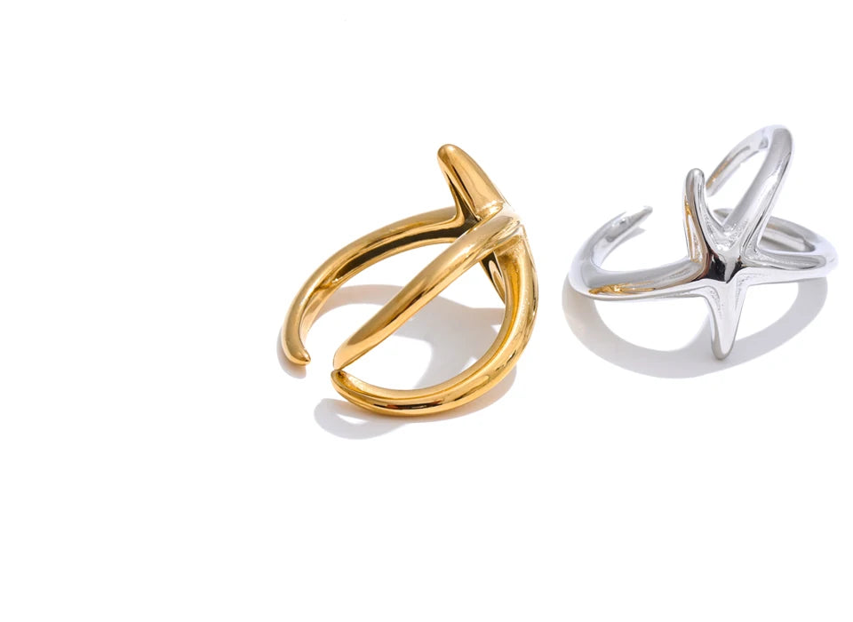 Star geometric ring in gold-plated stainless steel.