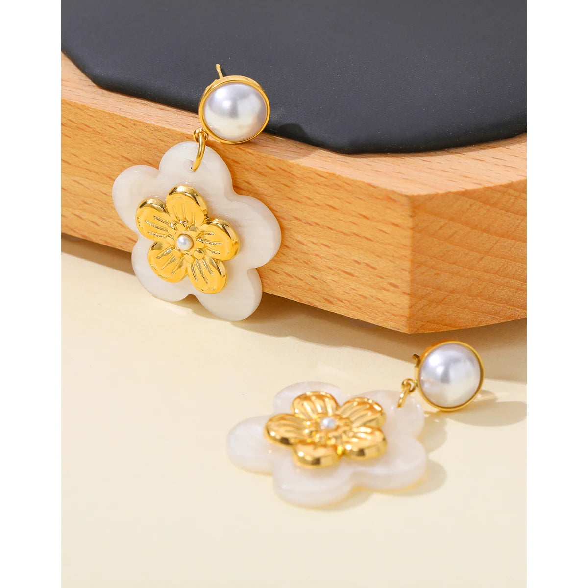 Drop Earrings Acrylic Flower Pearl — 316L Stainless Steel · PS391