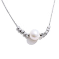 Freshwater pearl geometric necklace in gold-plated stainless steel with freshwater pearl.