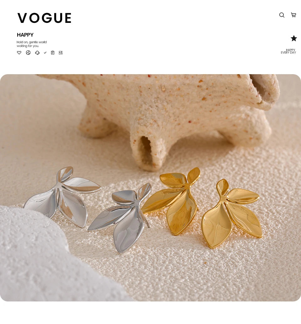 Flower geometric earrings in gold-plated stainless steel.