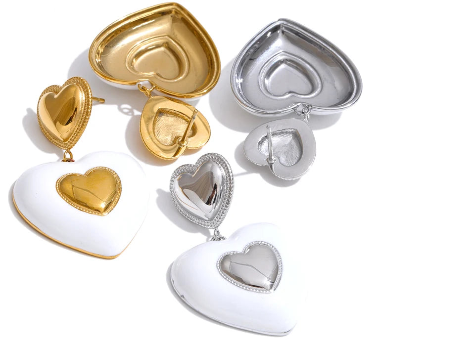 White enamel heart earrings in gold-plated stainless steel with enamel.