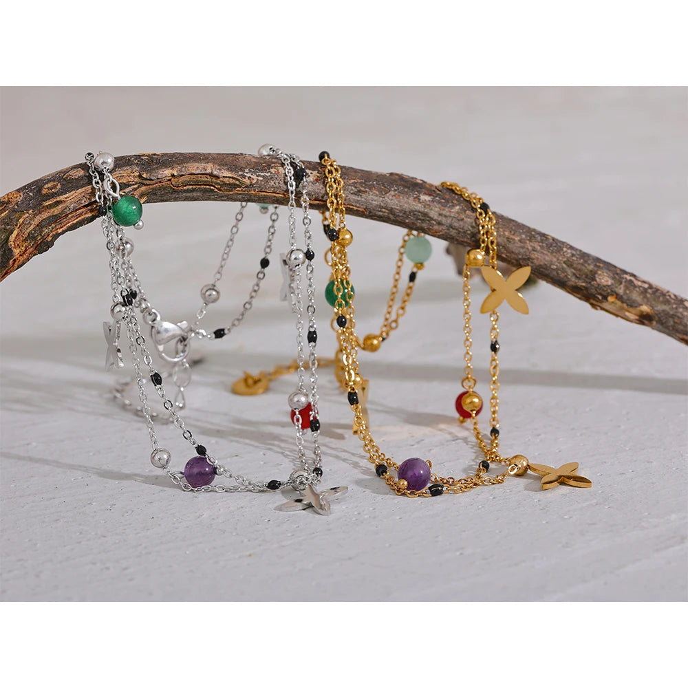 Natural stone flower beaded necklace in gold-plated stainless steel with natural stone.