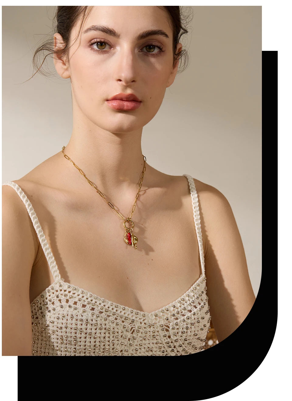 Red heart geometric necklace in gold-plated 316L stainless steel.