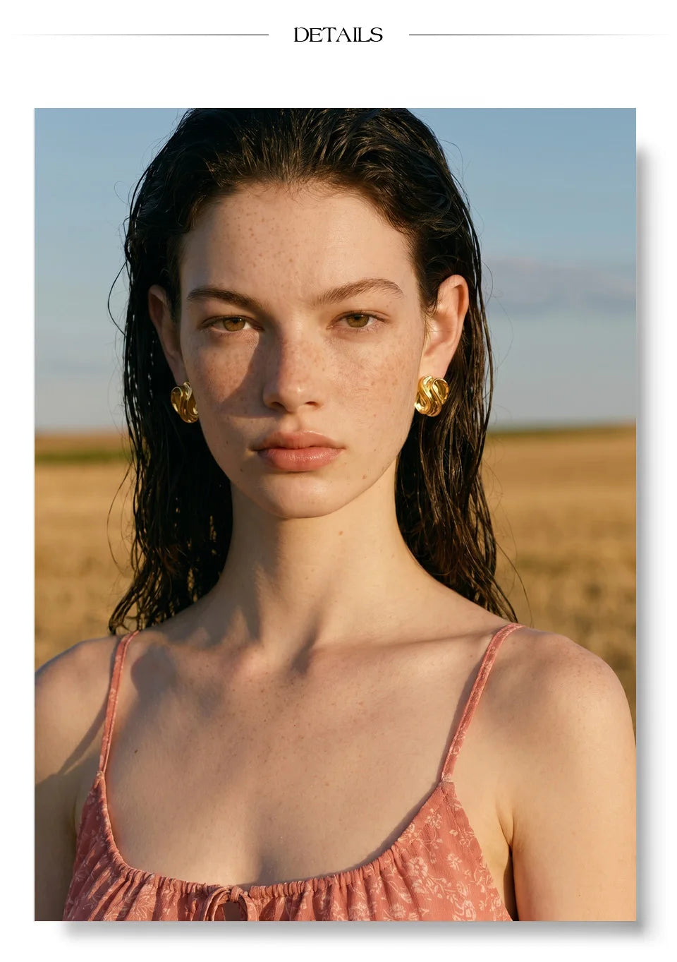 Geometric earrings in 18K gold-plated stainless steel.