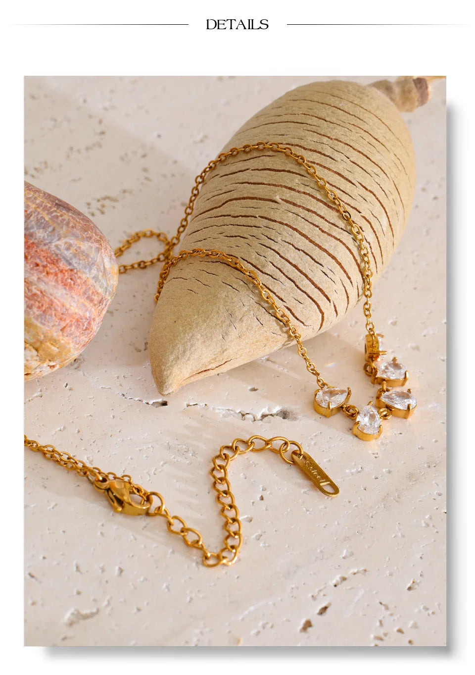 Cubic zirconia geometric necklace in gold-plated stainless steel with cubic zirconia.
