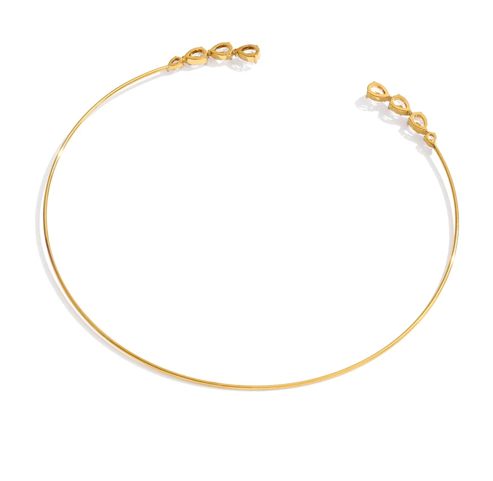Cubic zirconia geometric necklace in gold-plated stainless steel with cubic zirconia.