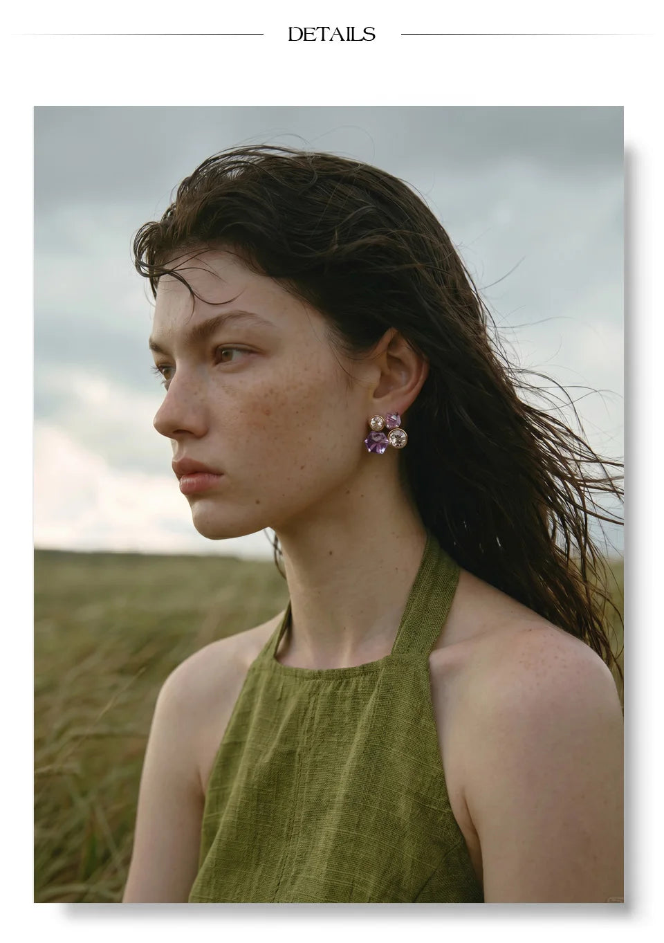 White crystal geometric earrings in gold-plated stainless steel with crystal.