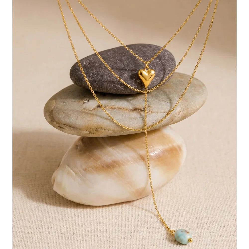 Natural stone heart chain necklace in gold-plated stainless steel with natural stone.