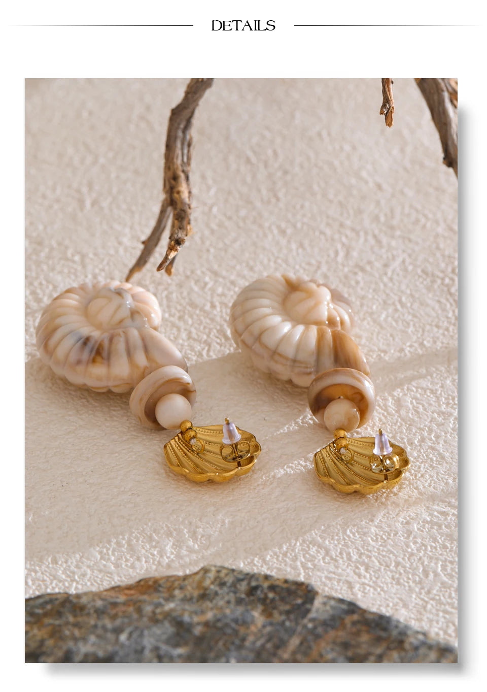 Shell resin geometric earrings in gold-plated stainless steel with shell and resin.