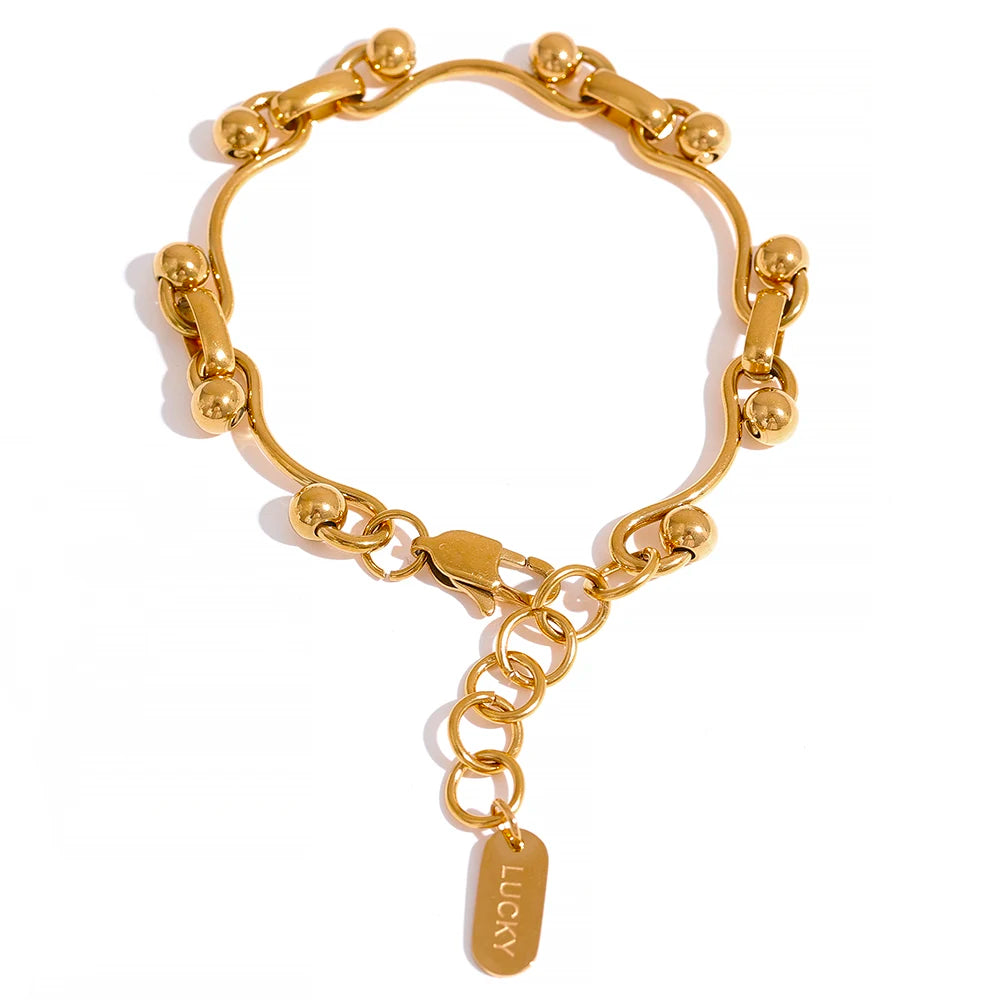 Geometric chain necklace in 18K gold-plated stainless steel.