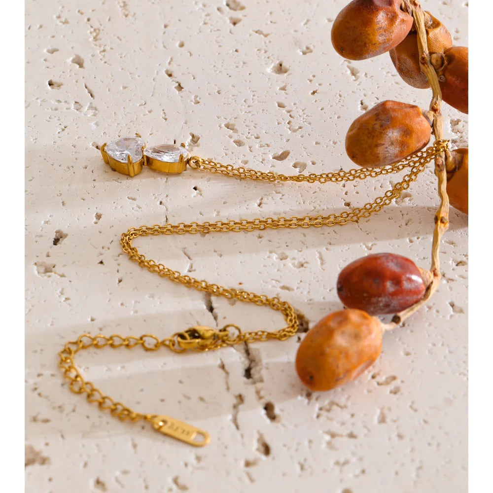 Cubic zirconia geometric necklace in gold-plated stainless steel with cubic zirconia.