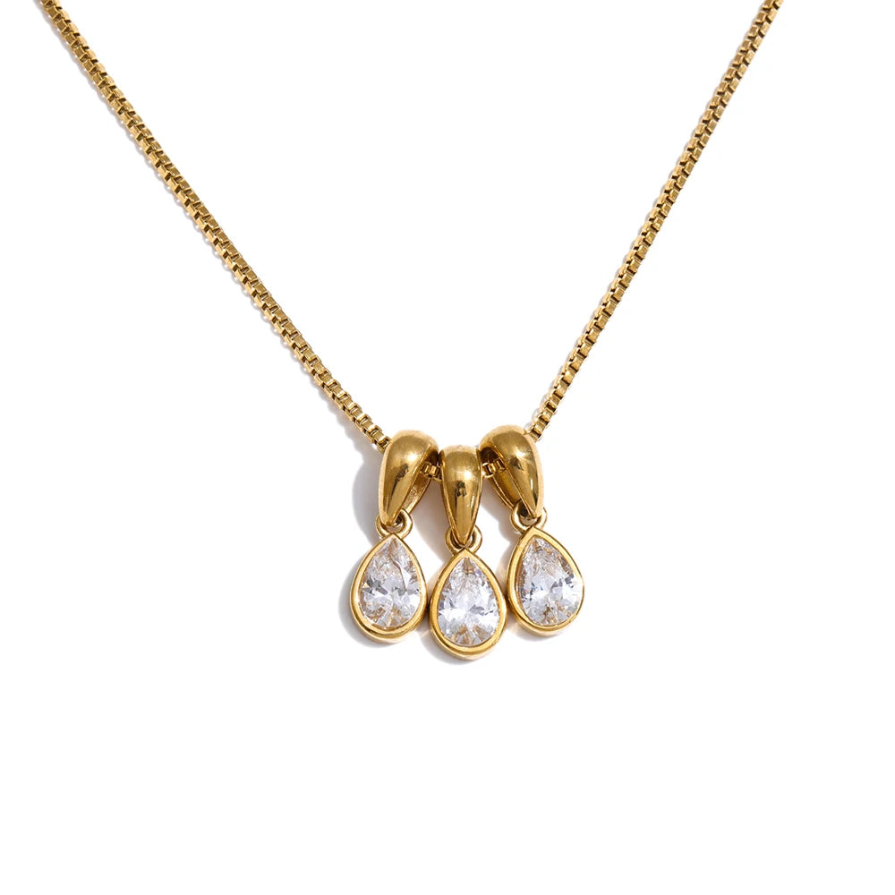 Cubic zirconia geometric necklace in gold-plated stainless steel with cubic zirconia.