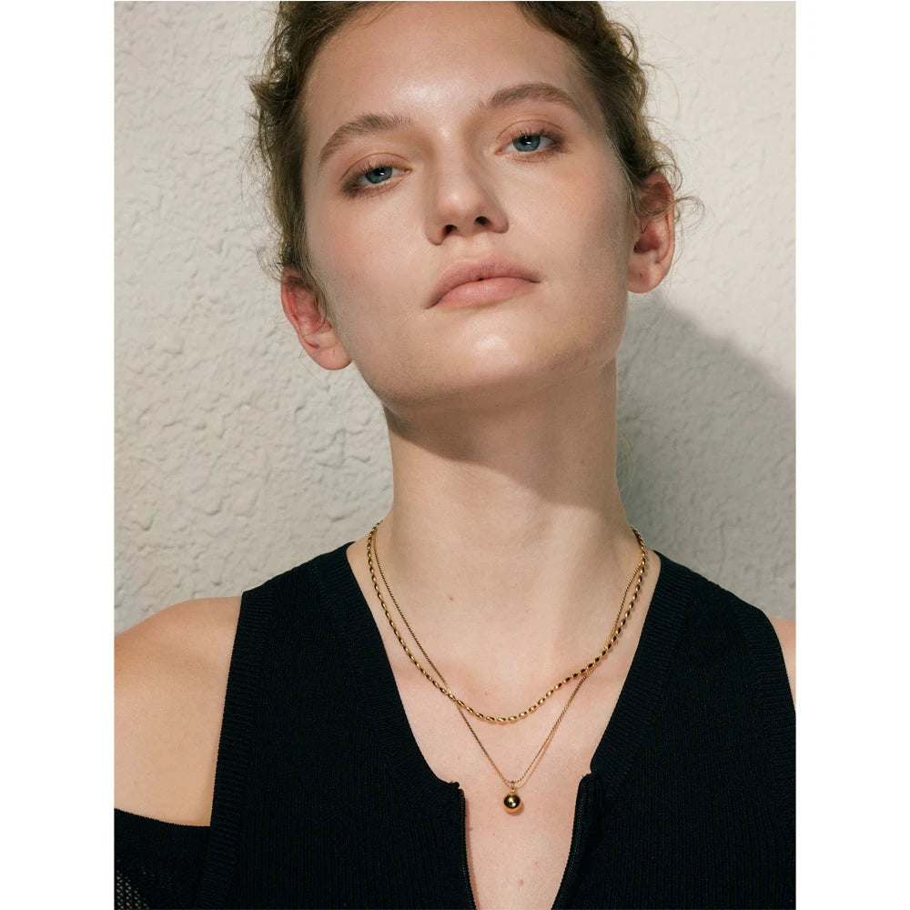 Geometric chain layered necklace in gold-plated stainless steel.