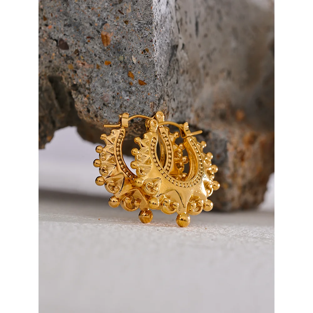 Vintage geometric earrings in gold-plated stainless steel.