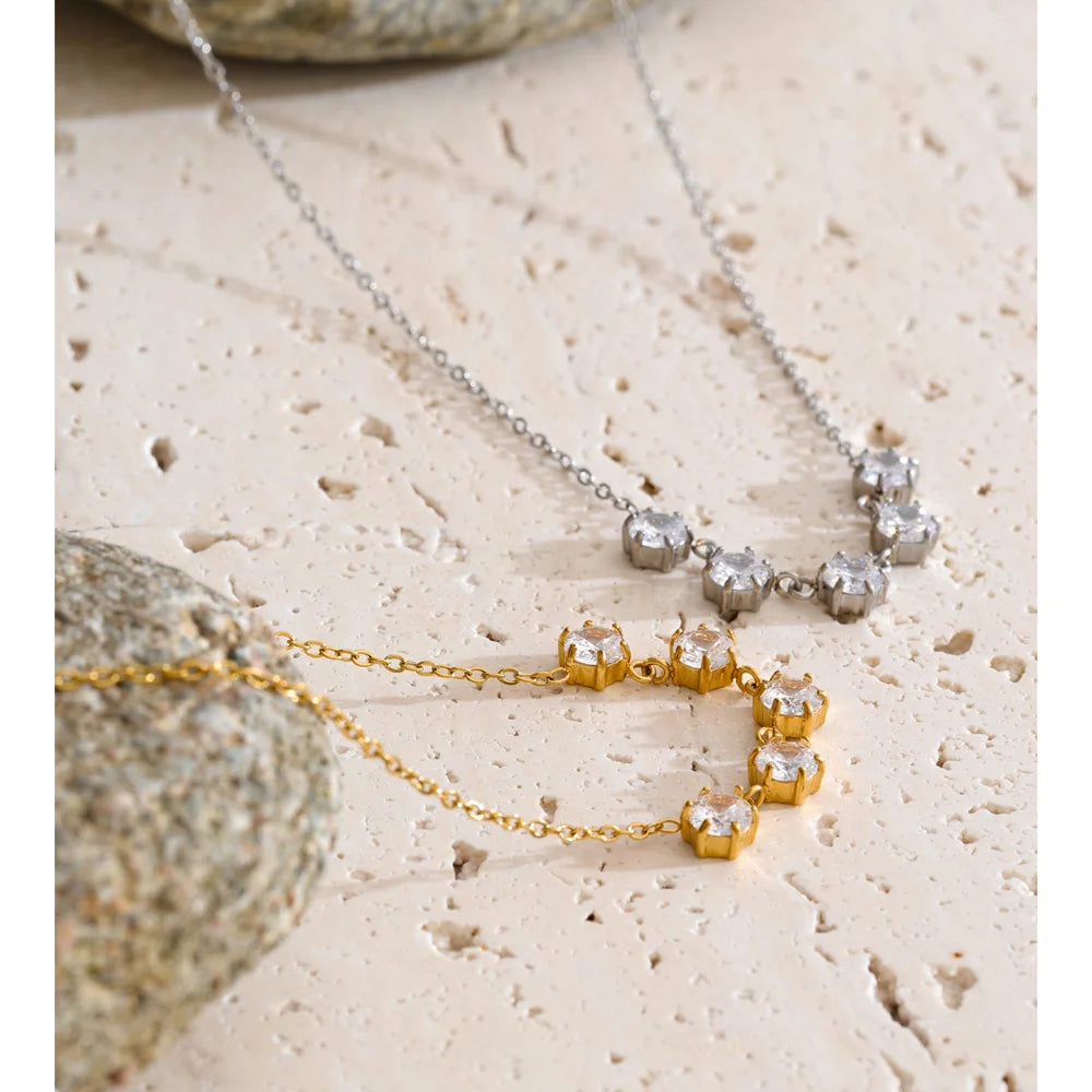 Cubic zirconia geometric necklace in gold-plated stainless steel with cubic zirconia.