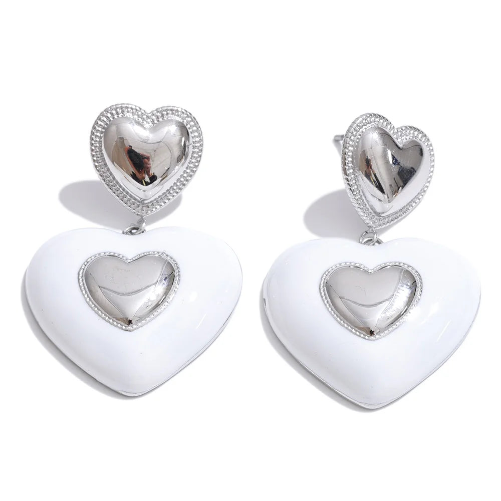White enamel heart earrings in gold-plated stainless steel with enamel.